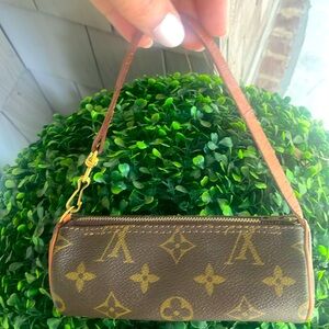 - Louis Vuitton Papillon Mini